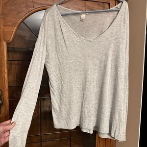 Oversized Light Weight Gray Knit Top. MUST BE BUNDLED (T)